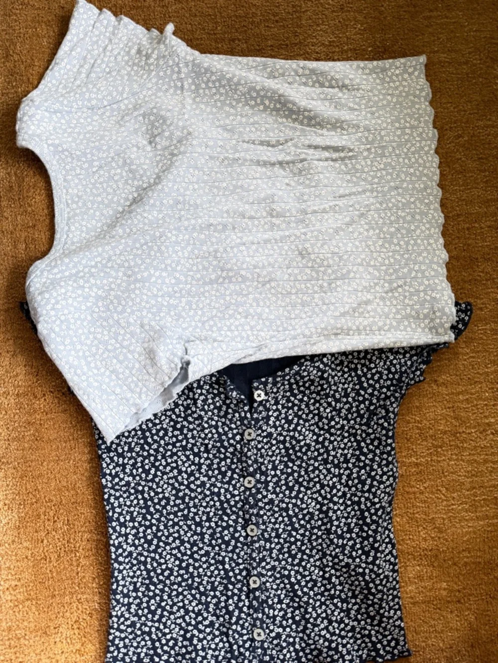 Brandy Melville shirts - Picture 3 of 3